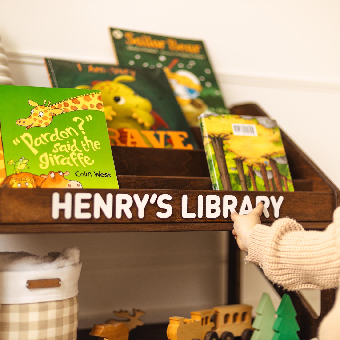 Personalized Bookshelf for Toddler Boy, Wooden Book Display, Kids Book Rack, Montessori Shelf, Nursery Decor, Henry’s Baby Library